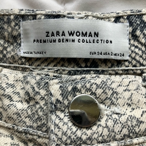 Zara Jeans Snake Print High Waist Straight Raw Hem Cream Black - Picture 8 of 9